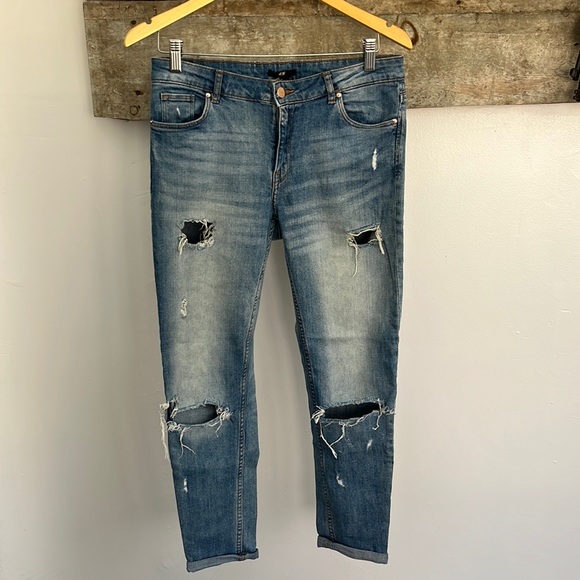 Distressed jeans - Picture 1 of 6